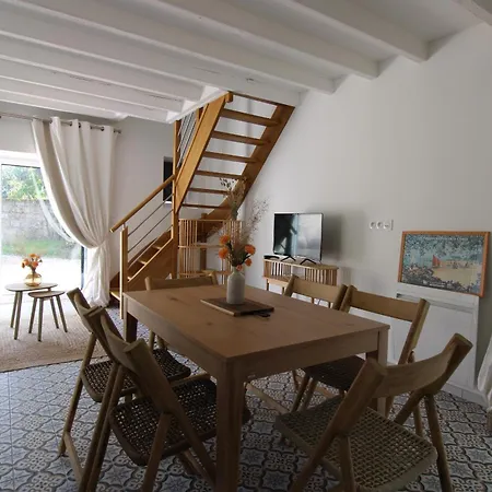 Holiday home Au Petit Jardin D Aizenay